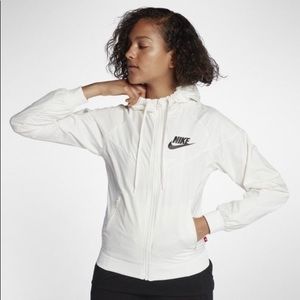 Nike women’s white windbreaker